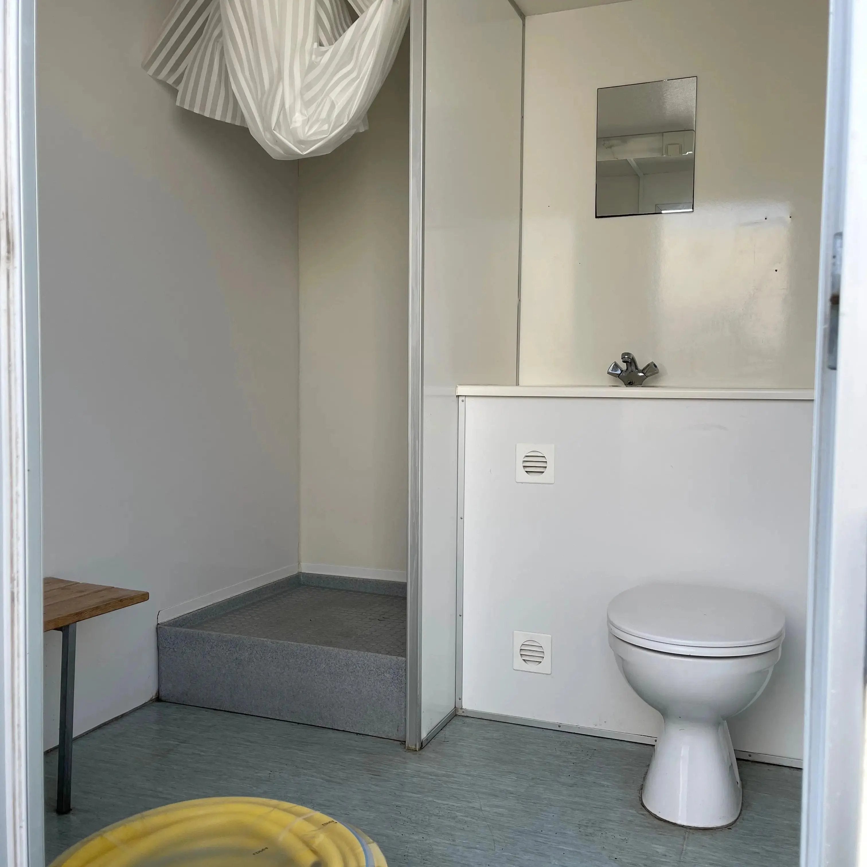 3-i-1 Badevogn-Køb brugte letvogne og skurvogne hos Letvogne.dk – Stort udvalg og hurtig levering