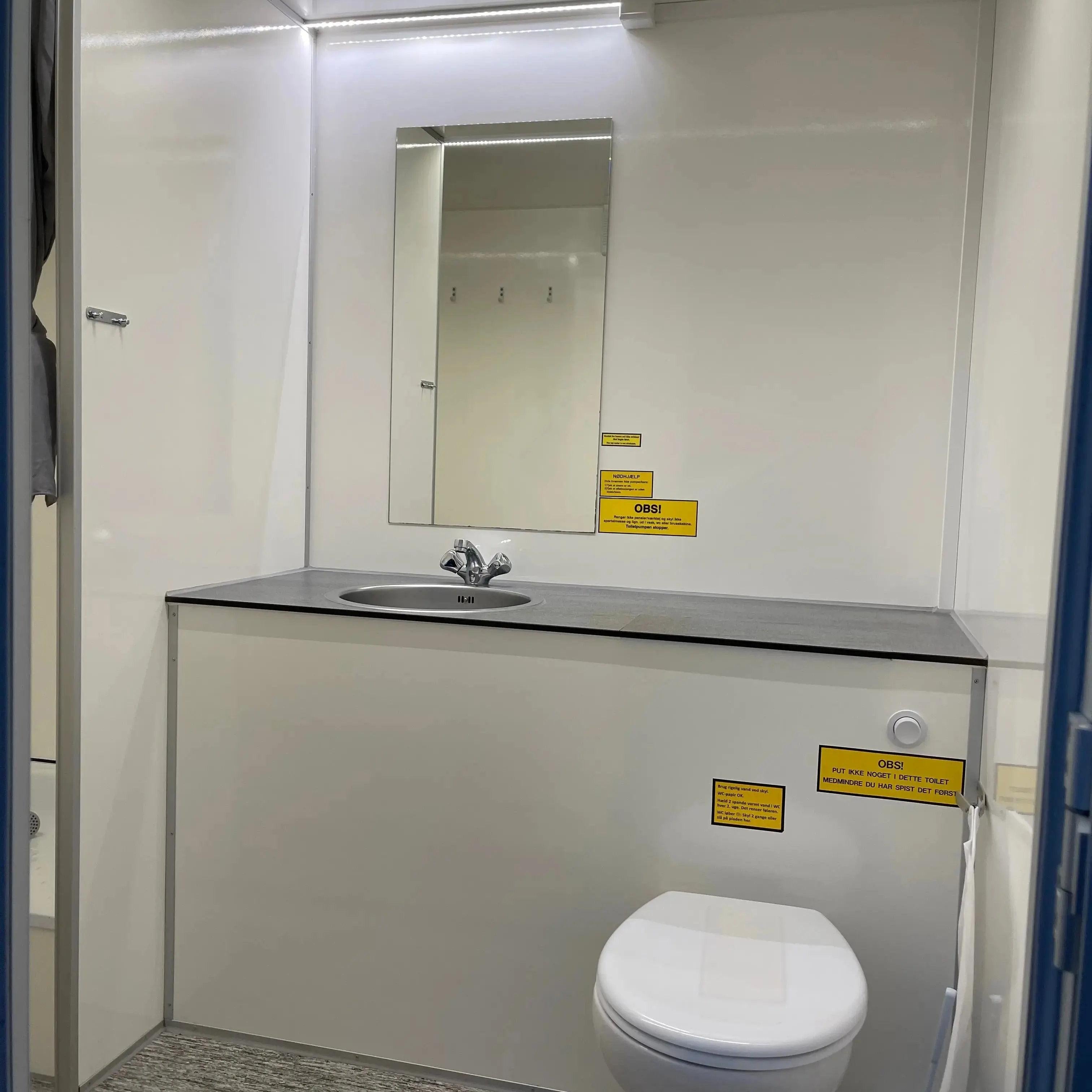 Badmobil 240 - m. kværntoilet-Køb brugte letvogne og skurvogne hos Letvogne.dk – Stort udvalg og hurtig levering