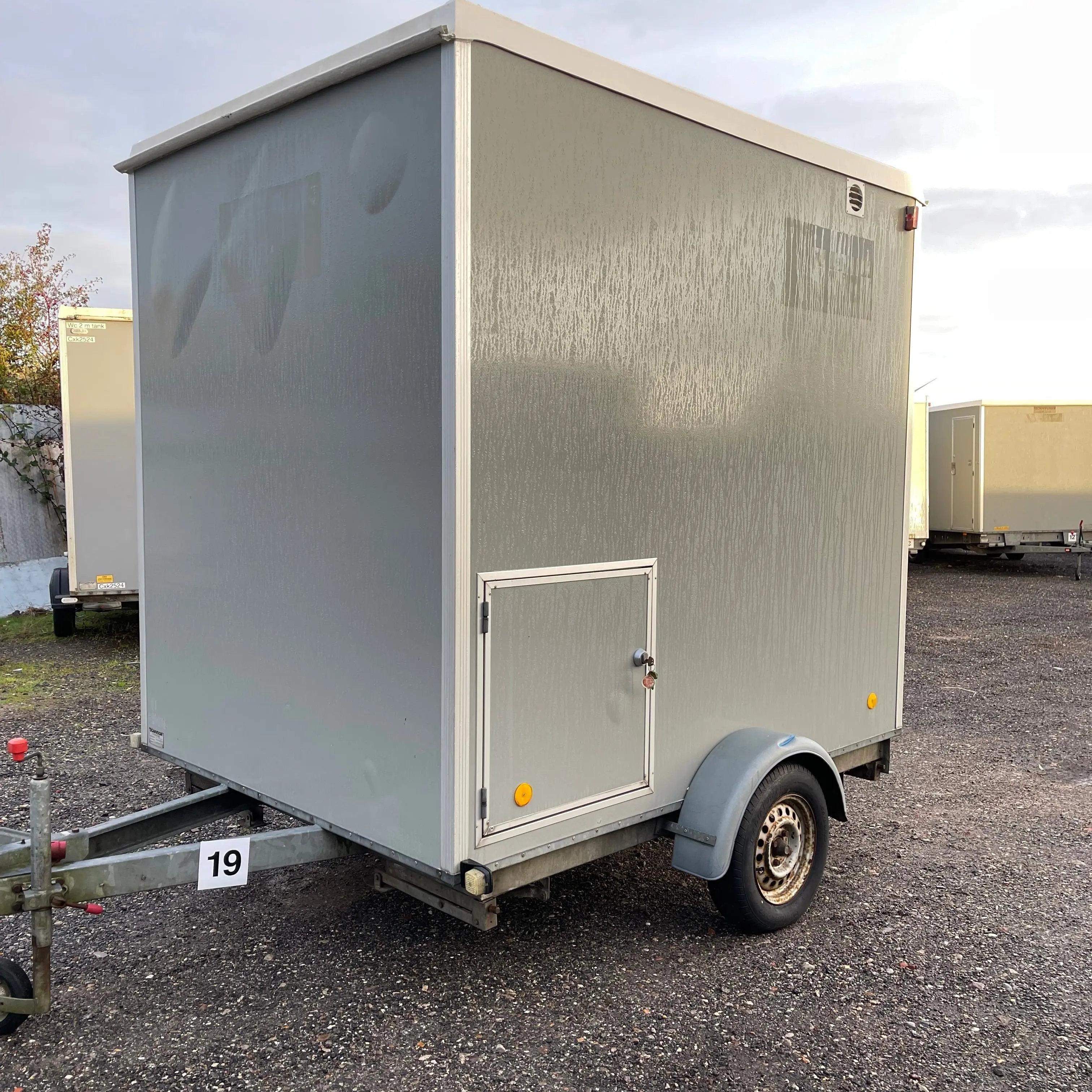 Badmobil - m. kloaktoilet-Køb brugte letvogne og skurvogne hos Letvogne.dk – Stort udvalg og hurtig levering