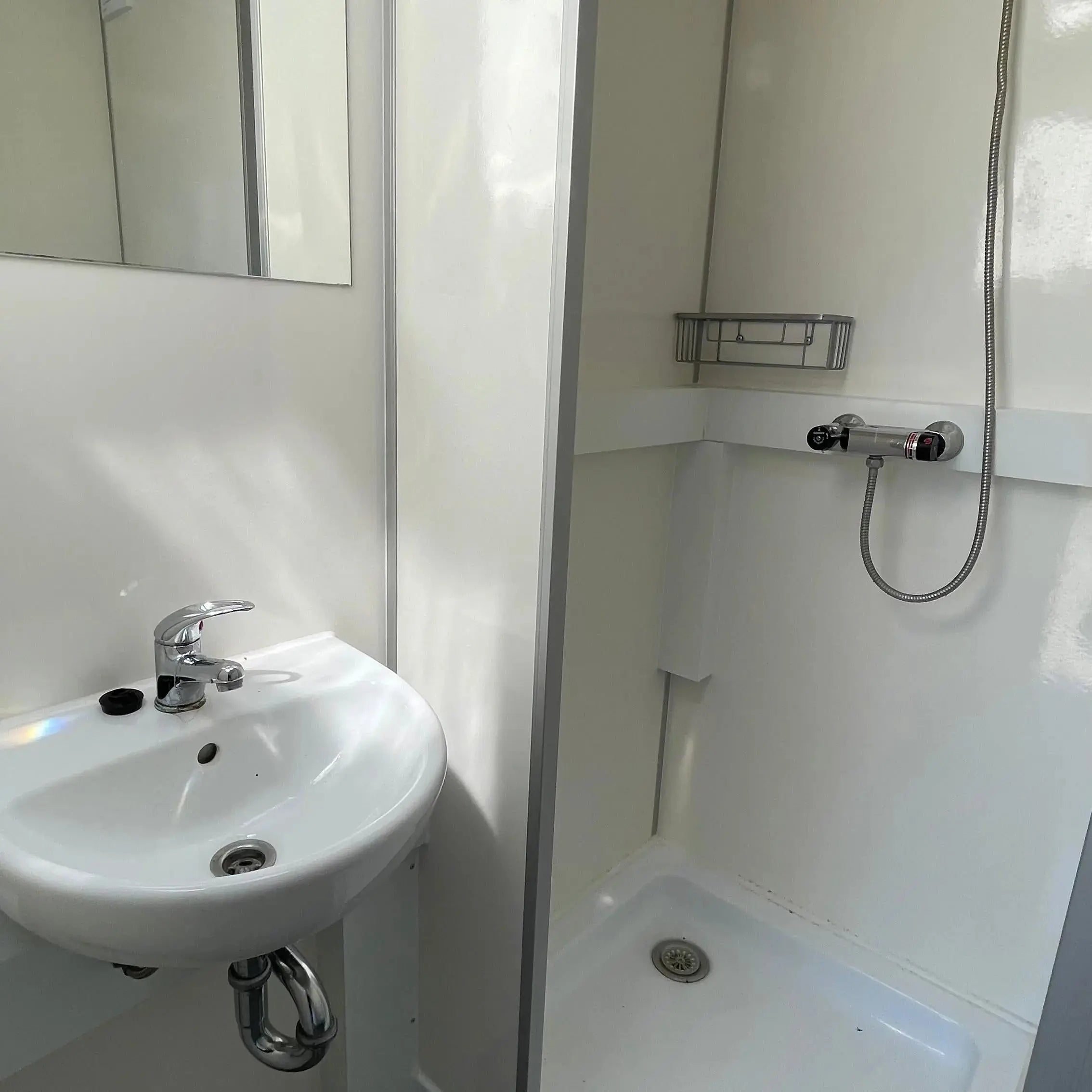 Beboelsesvogn 3 personers - Eurowagon Årgang 2022 Type 3 x 33 - 73-Køb brugte letvogne og skurvogne hos Letvogne.dk – Stort udvalg og hurtig levering