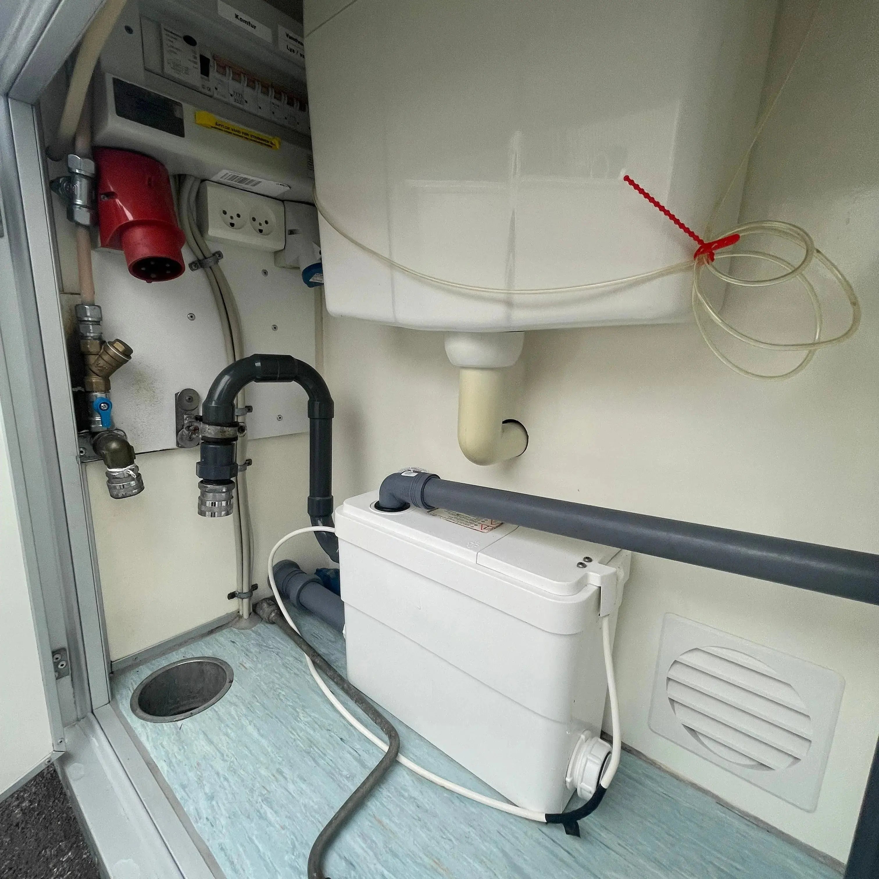 Beboelsesvogn 4 personers - Scanvogn Type 730-Køb brugte letvogne og skurvogne hos Letvogne.dk – Stort udvalg og hurtig levering