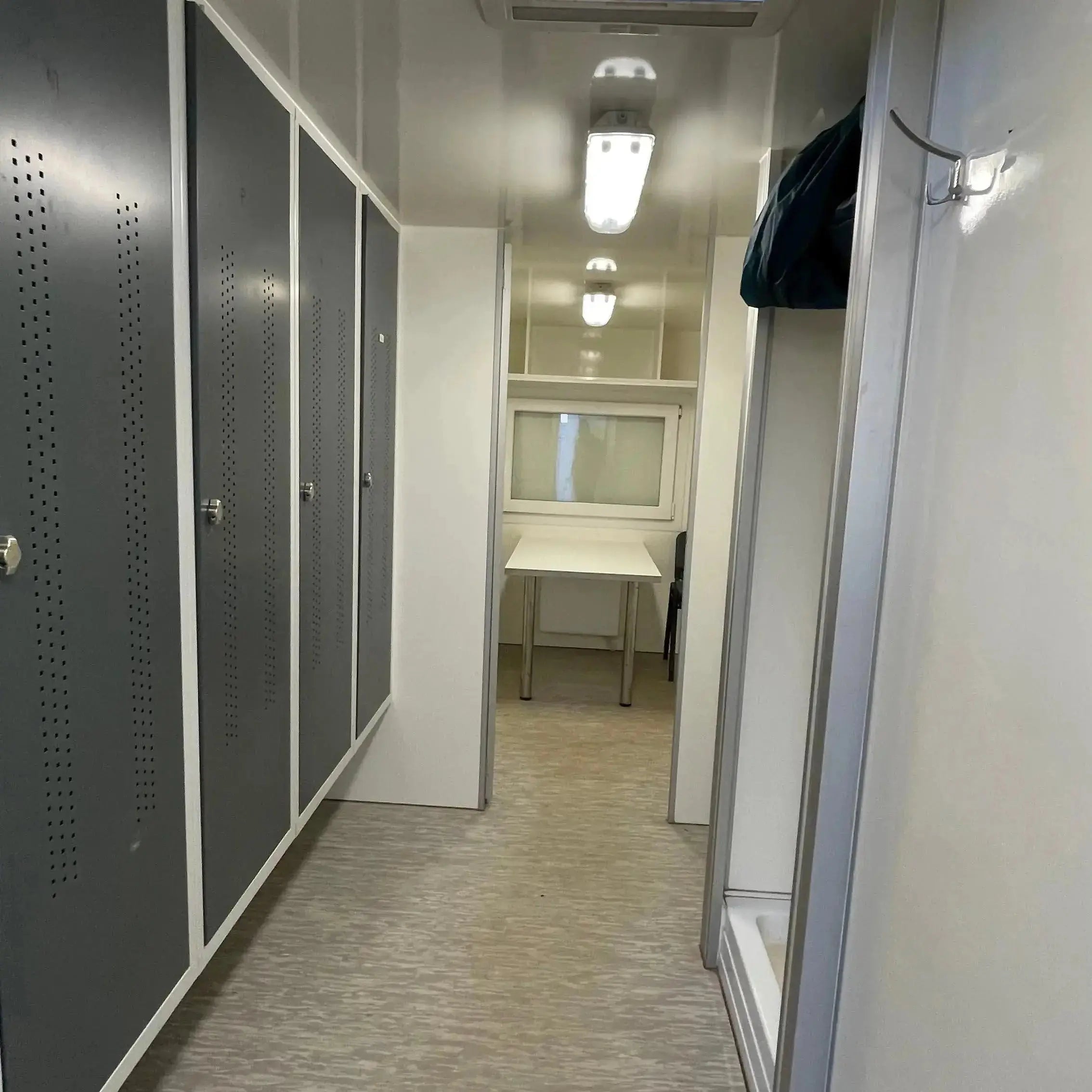 Mandskabsvogn 4 - personers Eurowagon-Køb brugte letvogne og skurvogne hos Letvogne.dk – Stort udvalg og hurtig levering