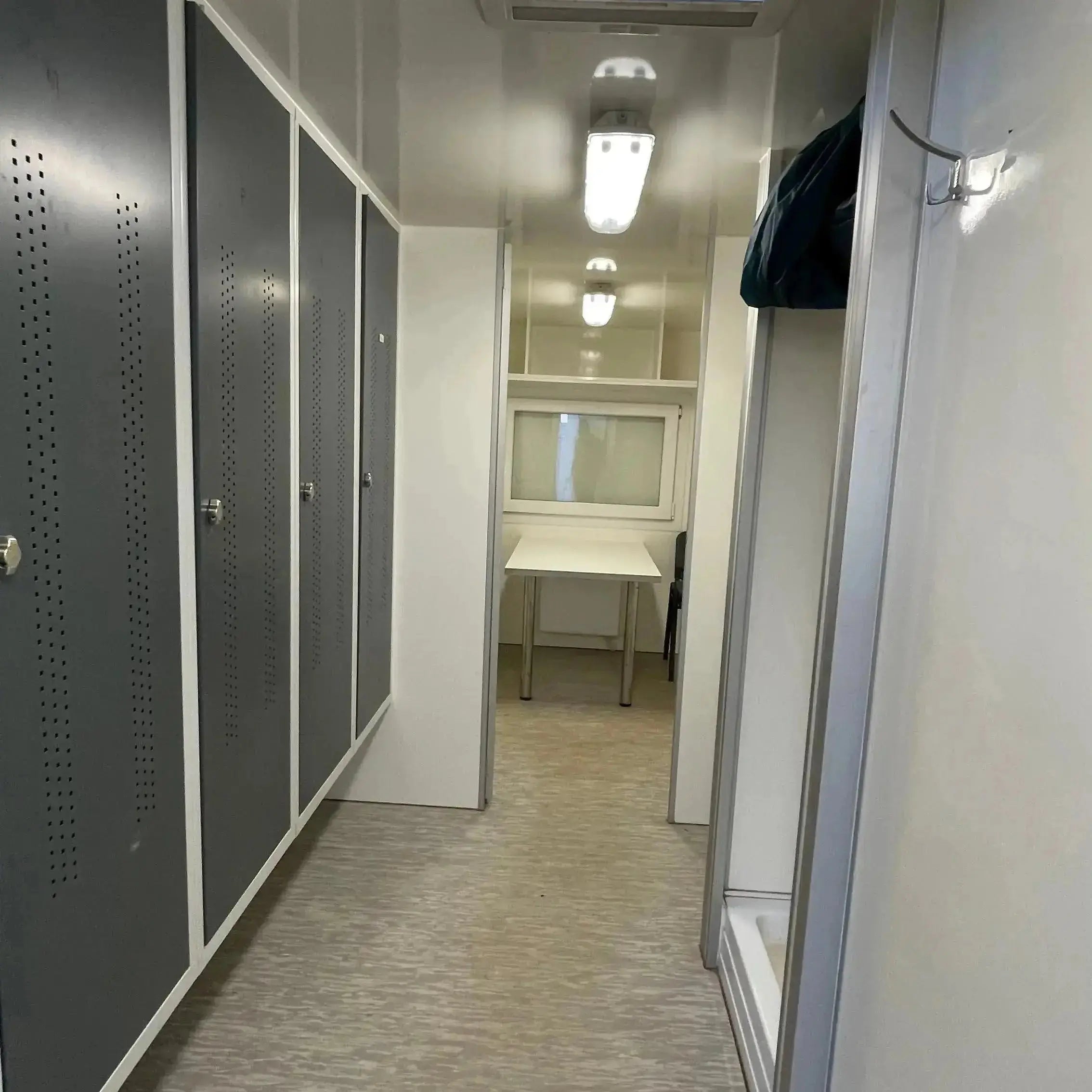 Mandskabsvogn 4 - personers Eurowagon-Køb brugte letvogne og skurvogne hos Letvogne.dk – Stort udvalg og hurtig levering