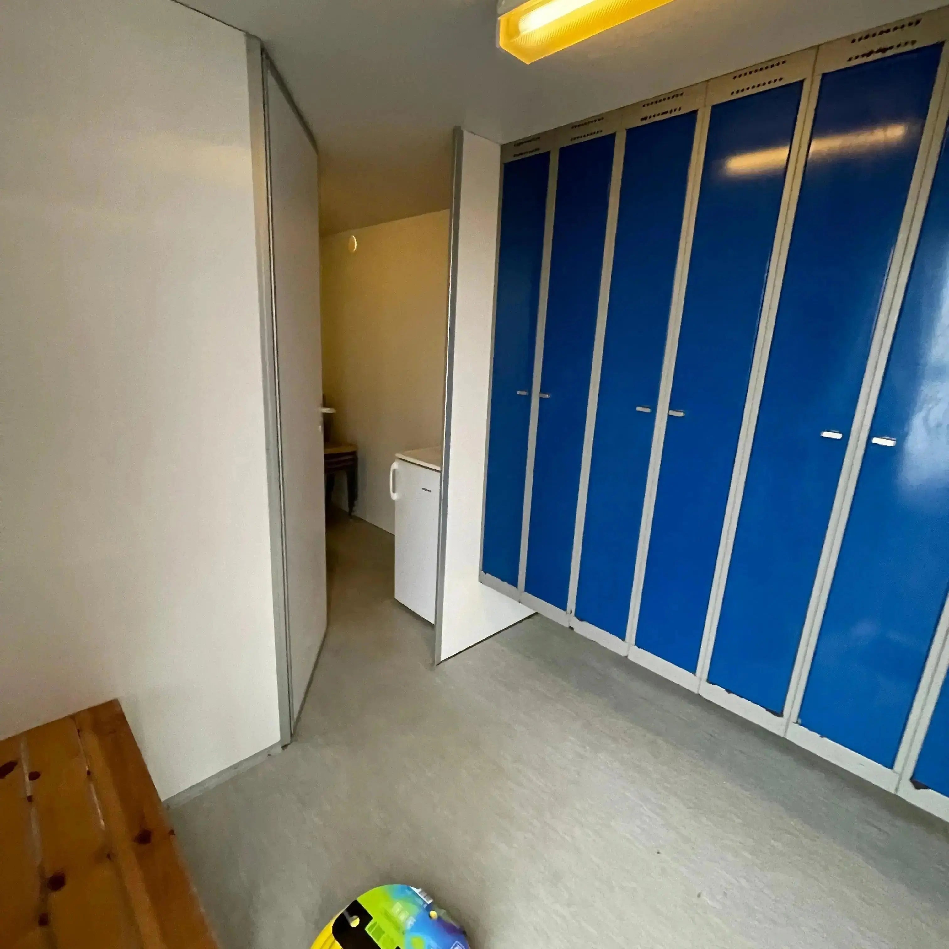 Mandskabsvogn 4 - personers Scanvogn-Køb brugte letvogne og skurvogne hos Letvogne.dk – Stort udvalg og hurtig levering