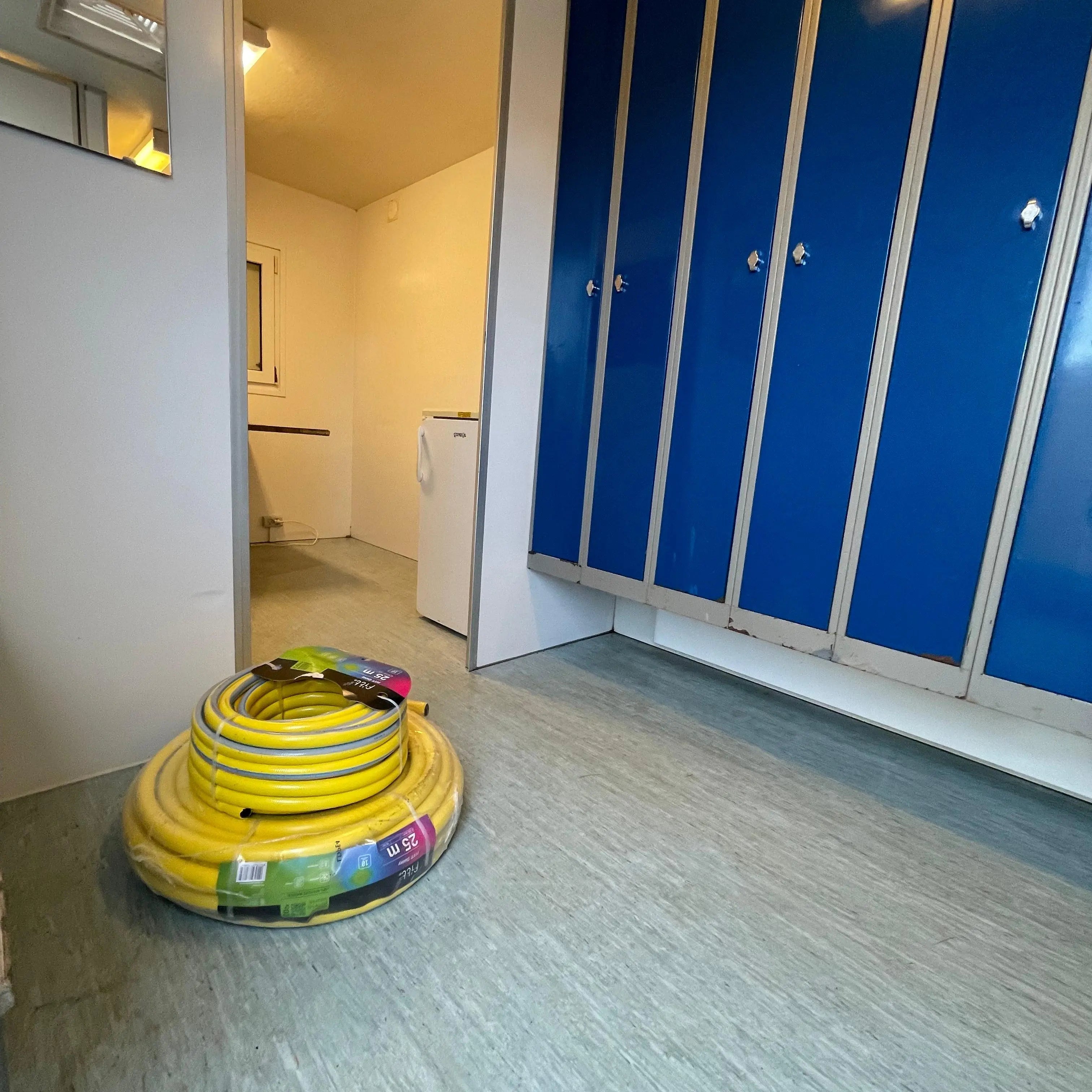 Mandskabsvogn 4 - personers Scanvogn-Køb brugte letvogne og skurvogne hos Letvogne.dk – Stort udvalg og hurtig levering