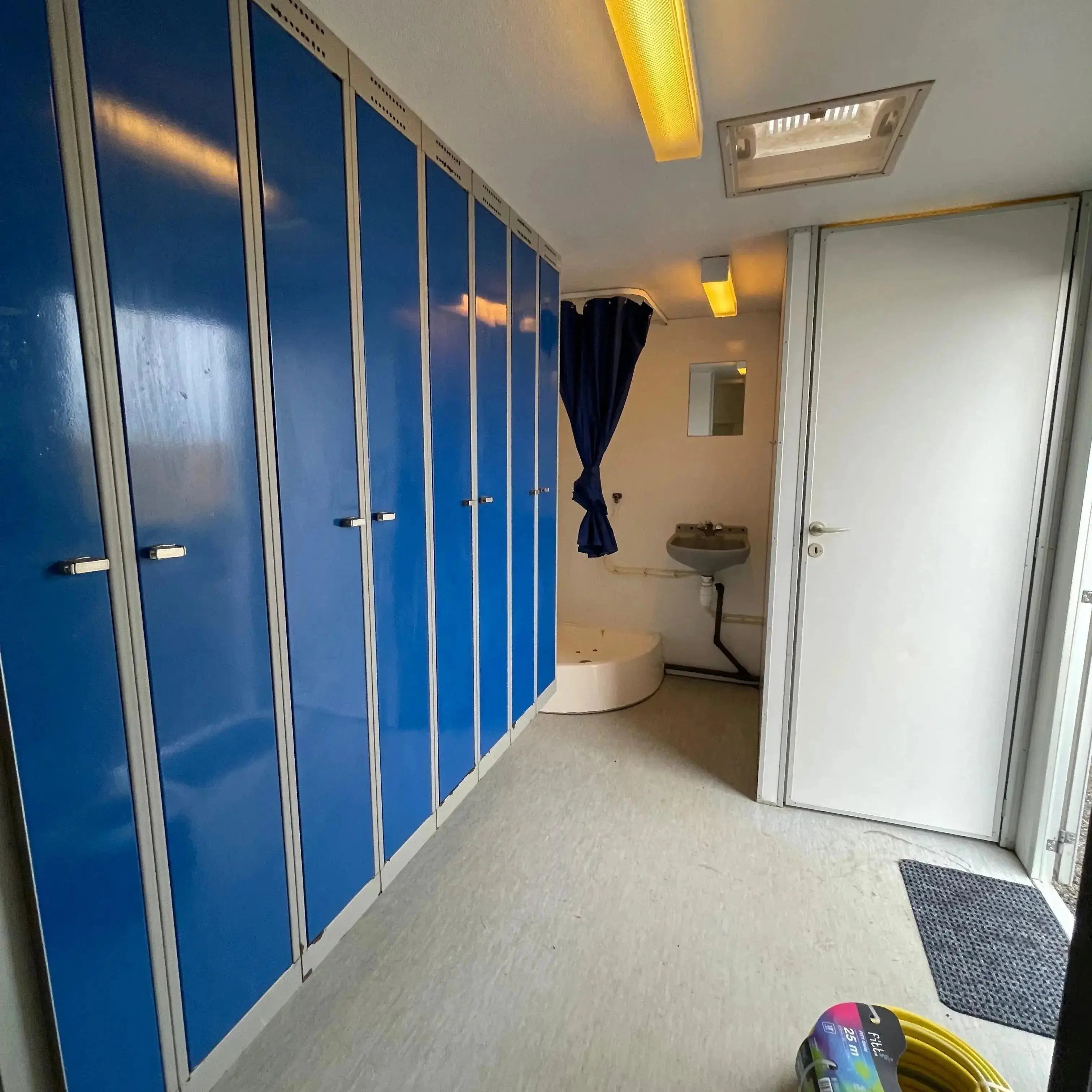 Mandskabsvogn 4 - personers Scanvogn-Køb brugte letvogne og skurvogne hos Letvogne.dk – Stort udvalg og hurtig levering