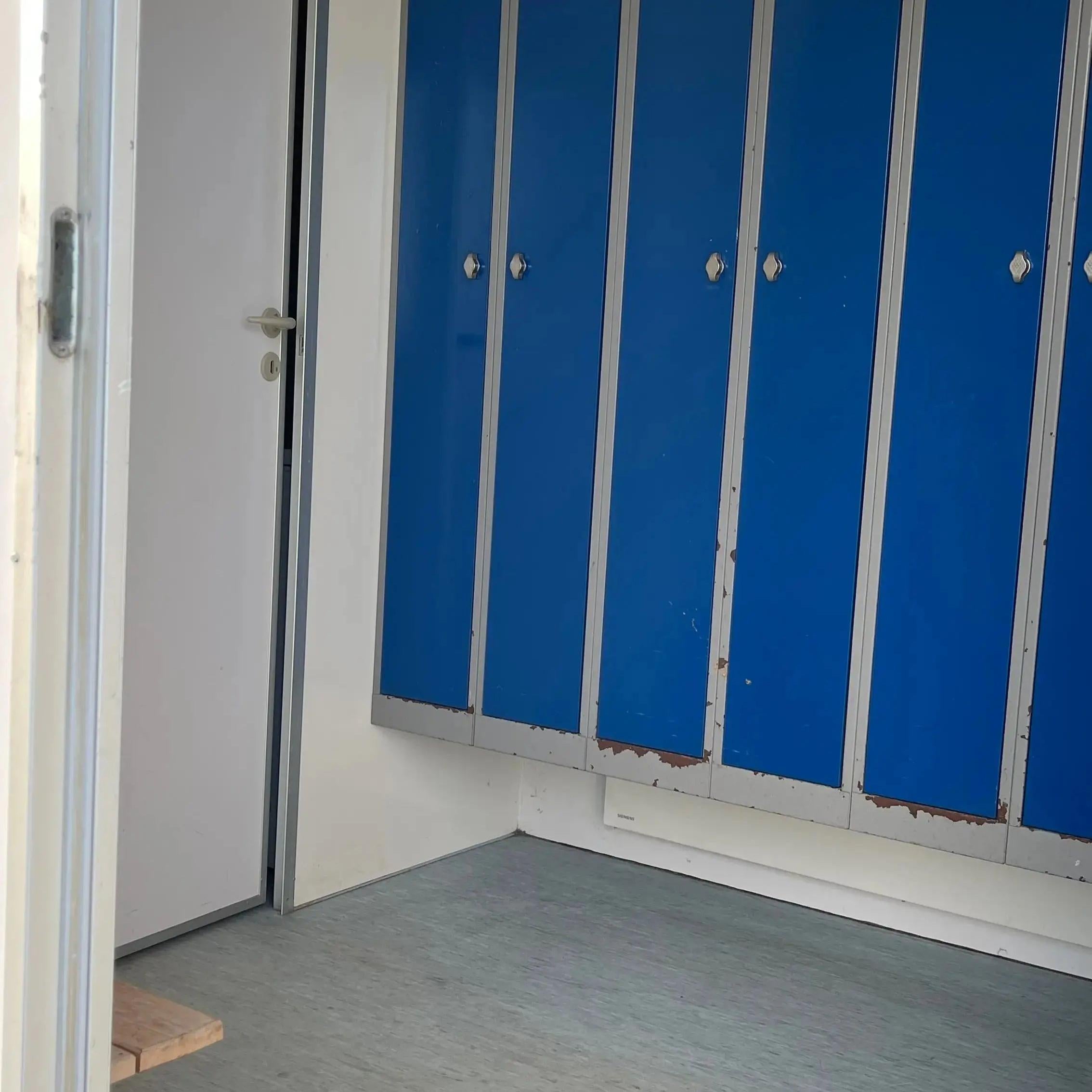 Mandskabsvogn 4 - personers Scanvogn-Køb brugte letvogne og skurvogne hos Letvogne.dk – Stort udvalg og hurtig levering