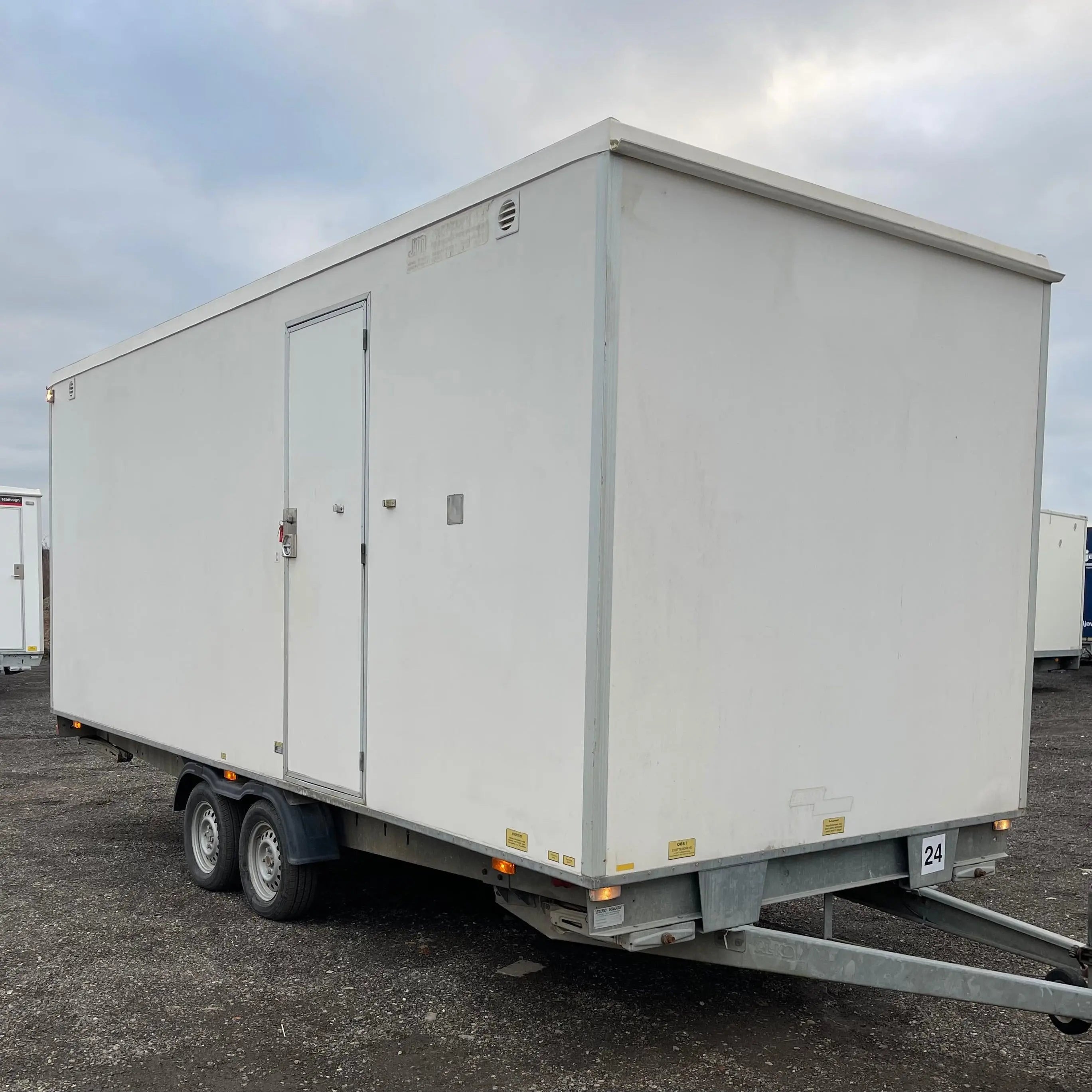 Mandskabsvogn 4 - personers Scanvogn-Køb brugte letvogne og skurvogne hos Letvogne.dk – Stort udvalg og hurtig levering