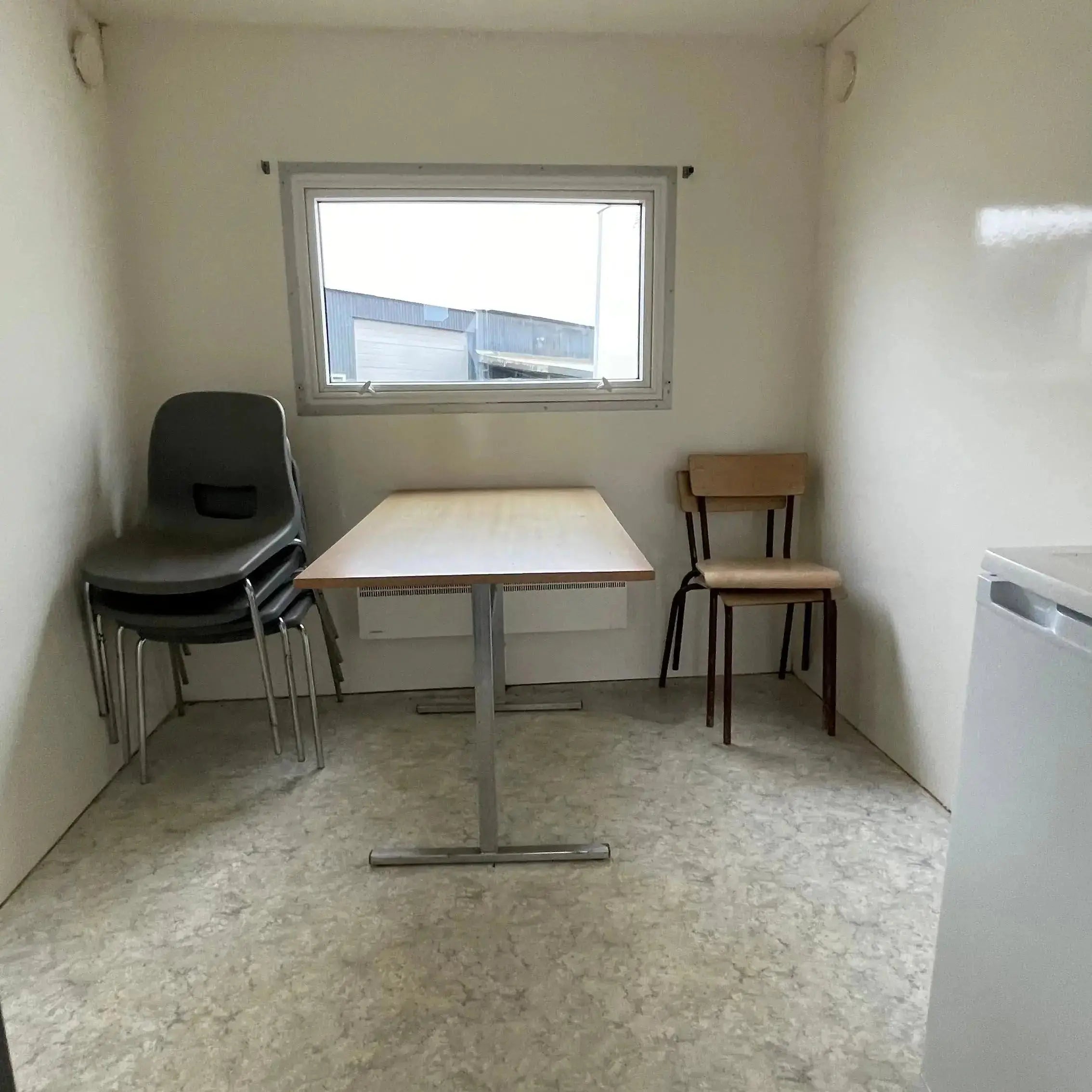 Mandskabsvogn 4 - personers VA-Køb brugte letvogne og skurvogne hos Letvogne.dk – Stort udvalg og hurtig levering