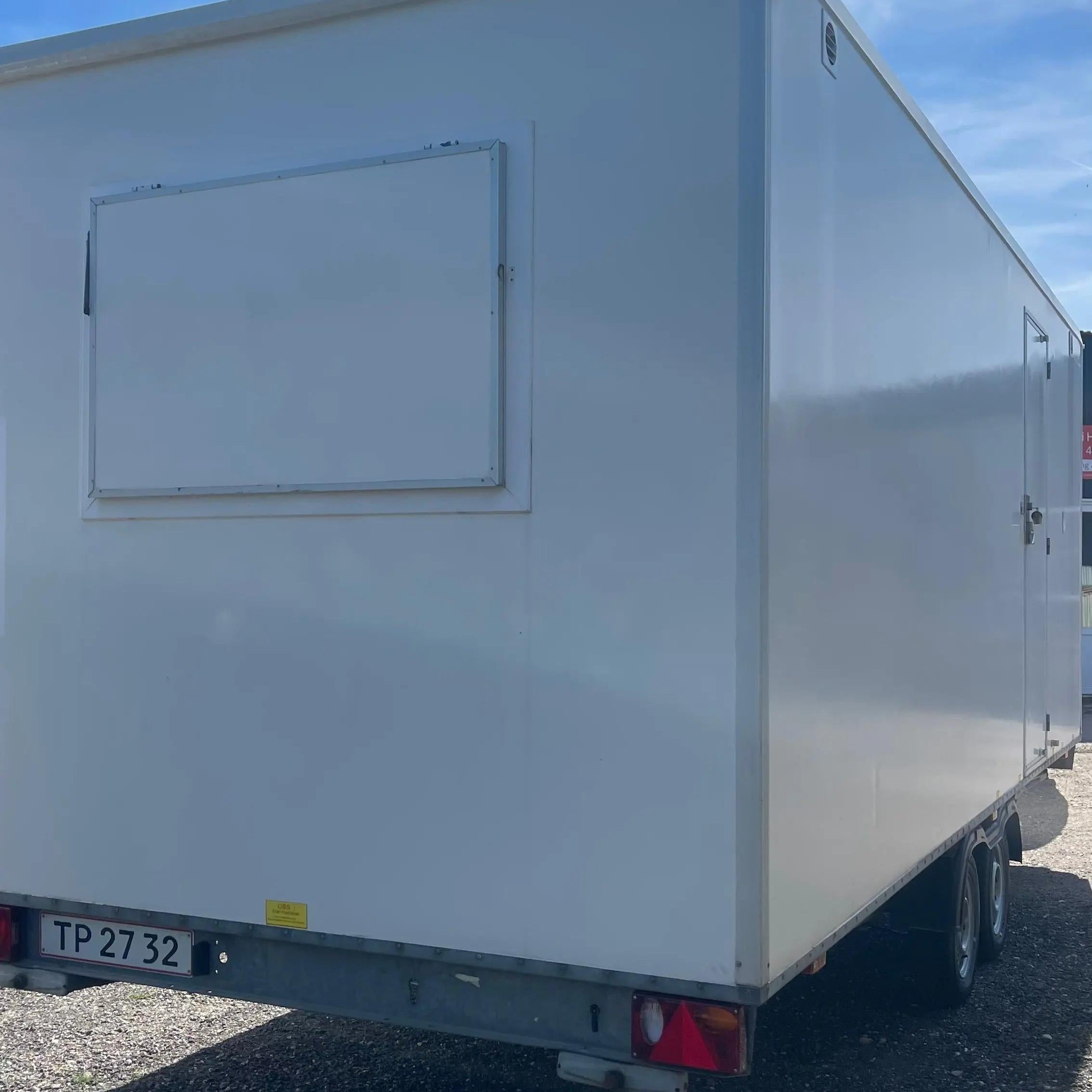 Mandskabsvogn 4 personers m. tank - Type 570 - Årgang 2004-Køb brugte letvogne og skurvogne hos Letvogne.dk – Stort udvalg og hurtig levering