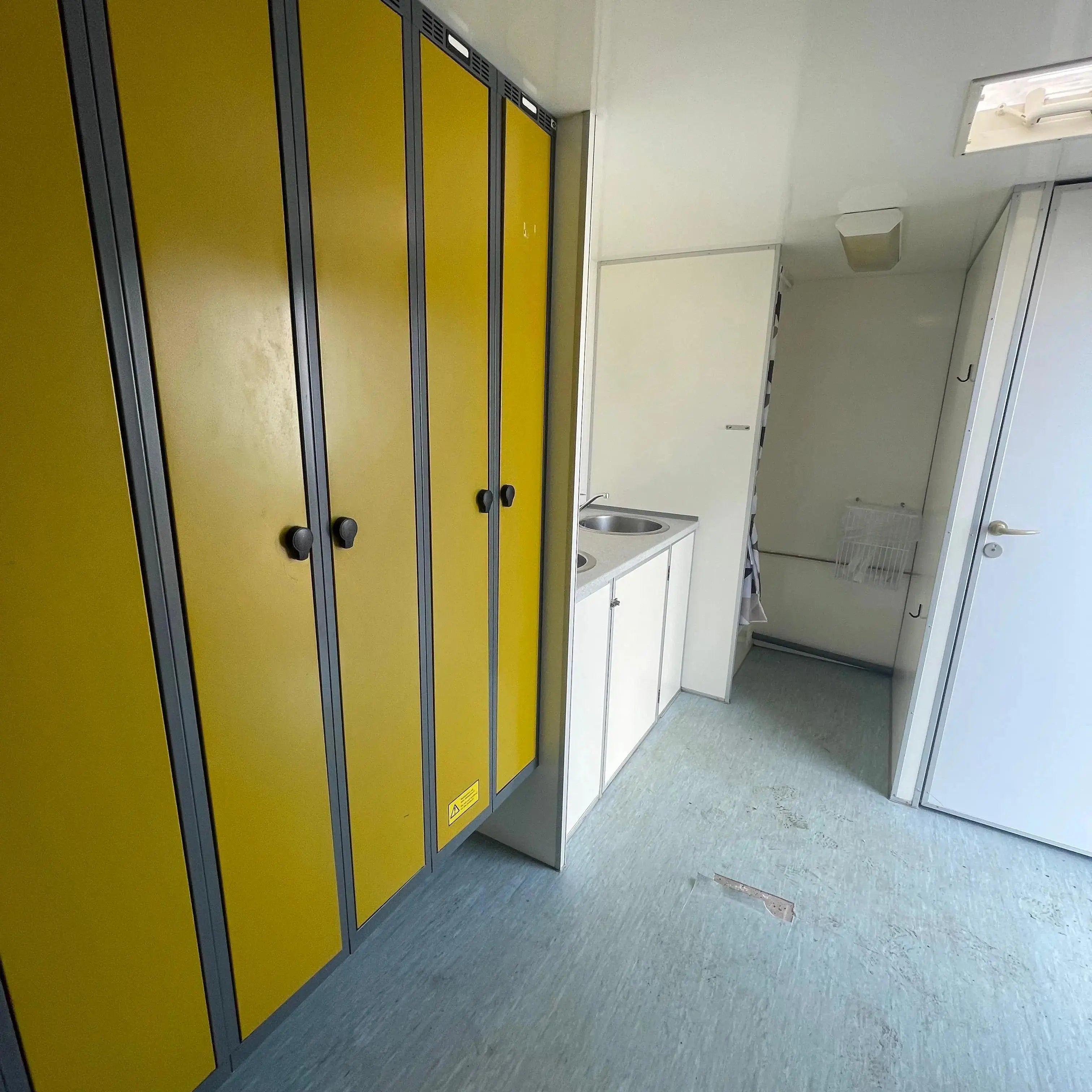 Mandskabsvogn 6 - personers Scanvogn-Køb brugte letvogne og skurvogne hos Letvogne.dk – Stort udvalg og hurtig levering