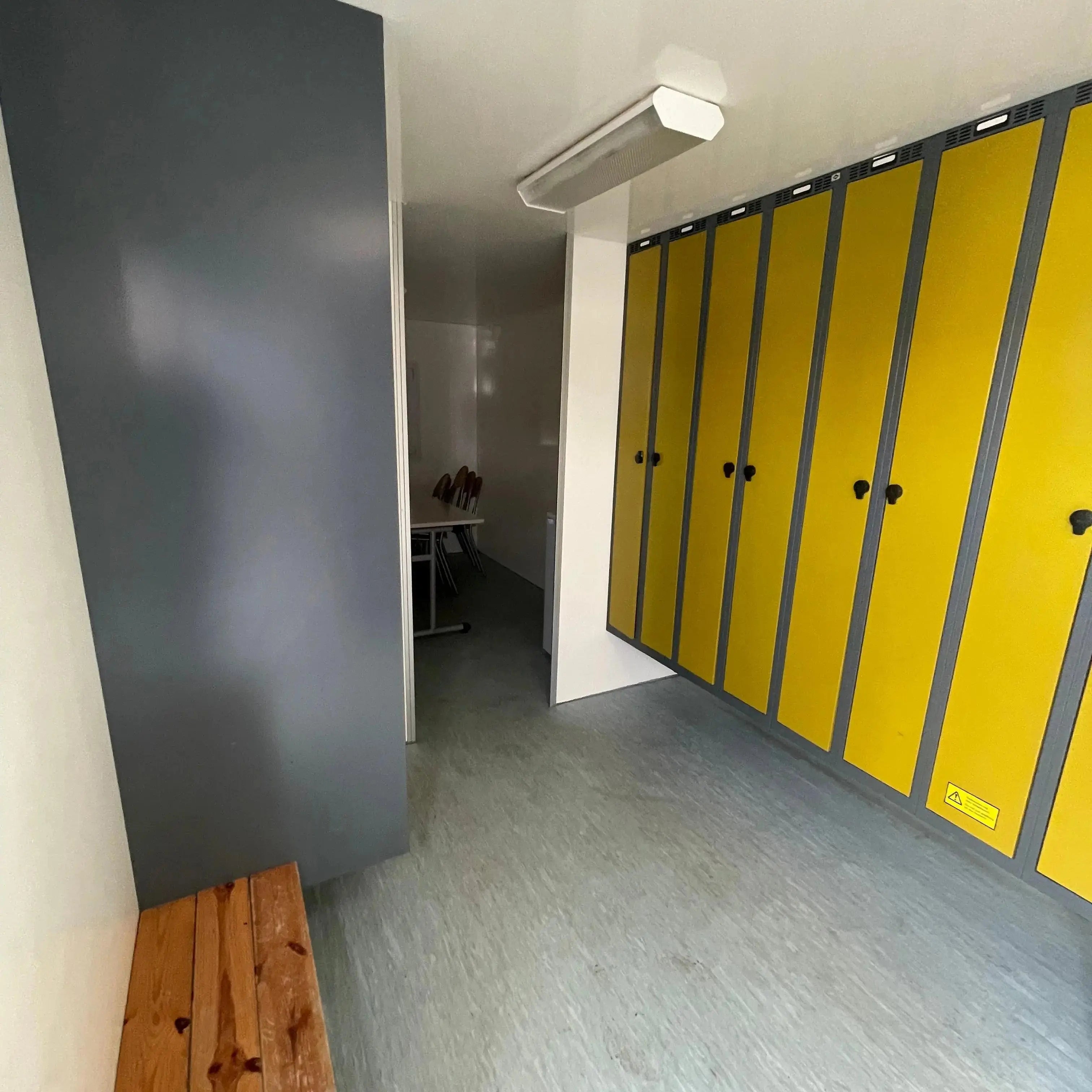 Mandskabsvogn 6 - personers Scanvogn-Køb brugte letvogne og skurvogne hos Letvogne.dk – Stort udvalg og hurtig levering