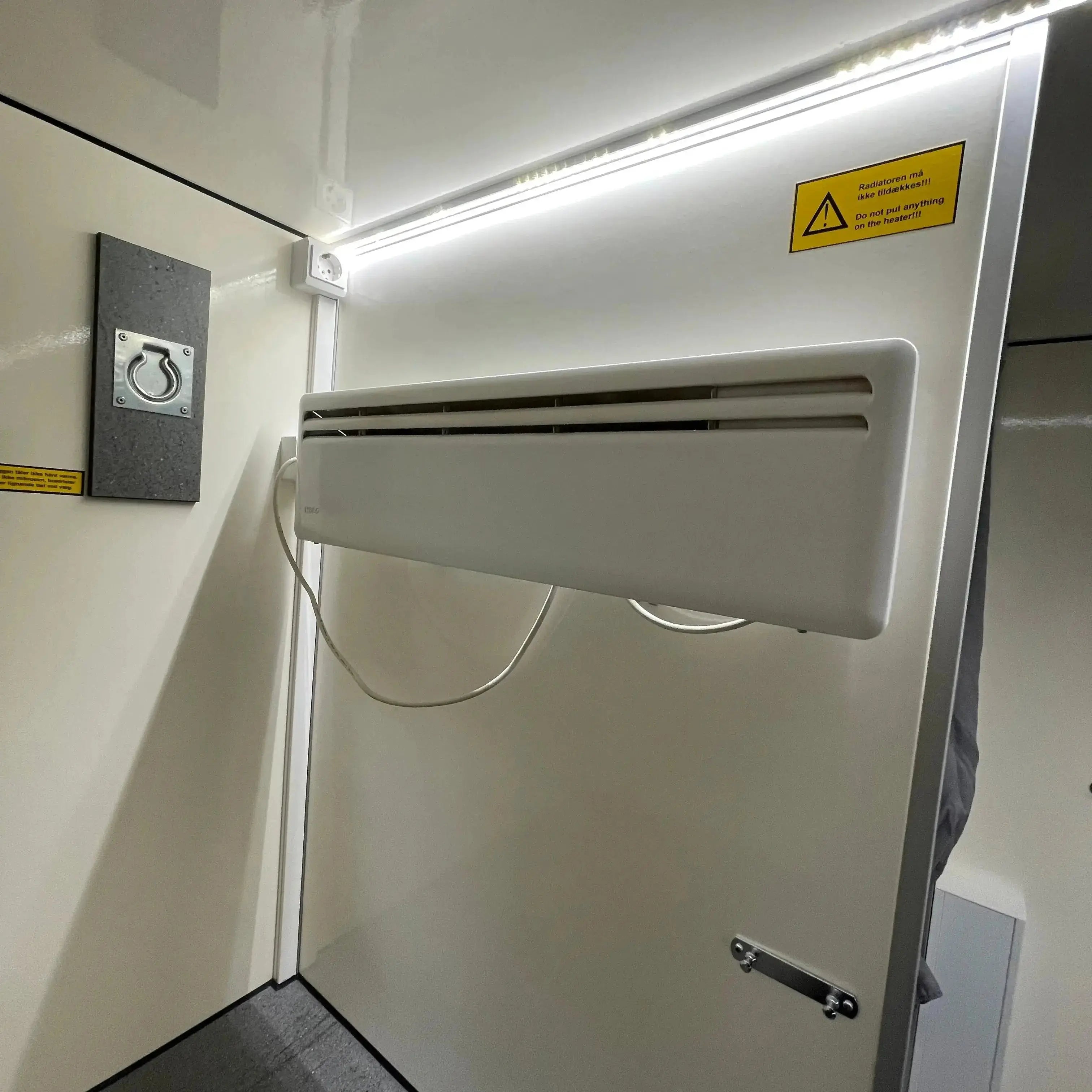 Badmobil 240 - m. kværntoilet-Køb brugte letvogne og skurvogne hos Letvogne.dk – Stort udvalg og hurtig levering