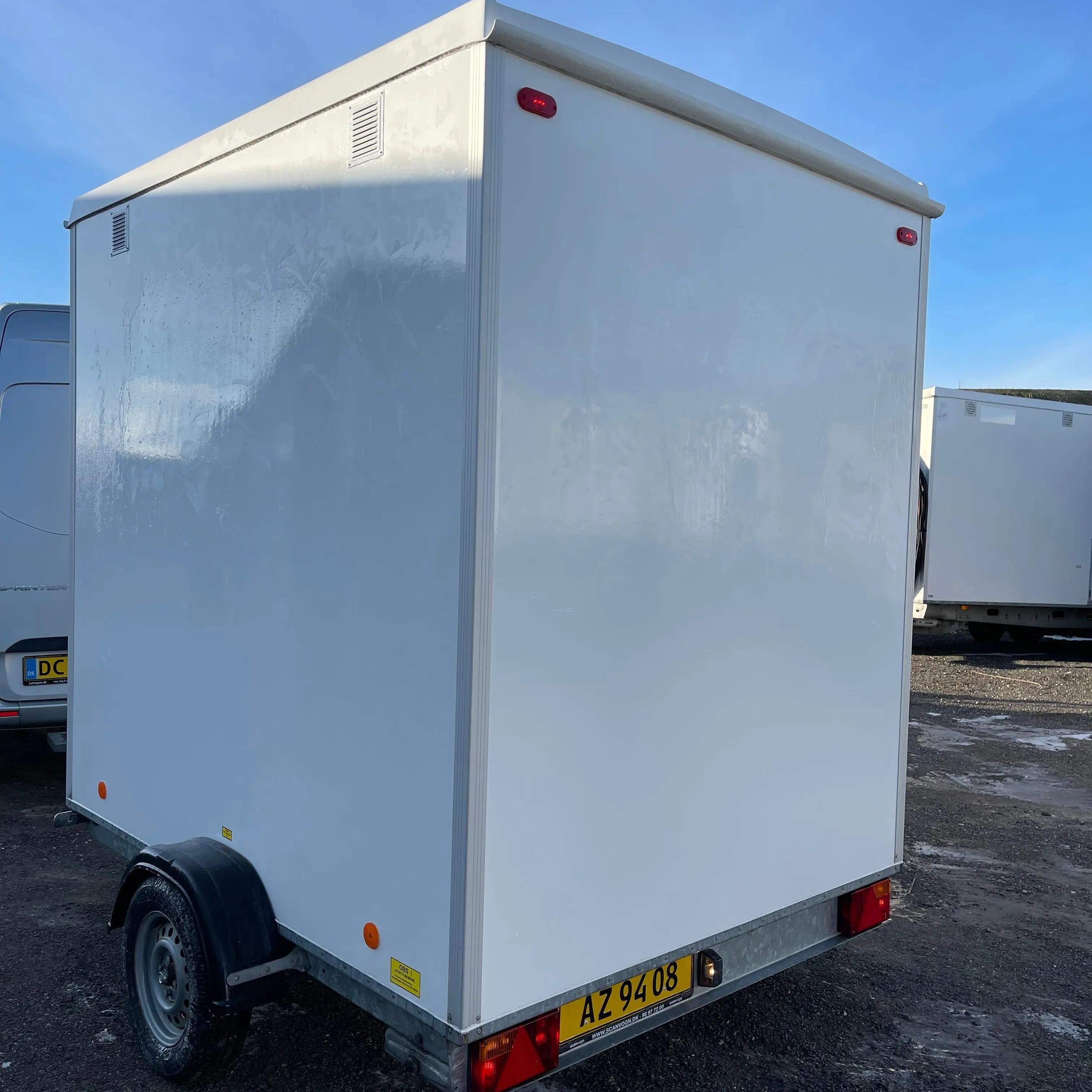 Badmobil 240 - m. kværntoilet-Køb brugte letvogne og skurvogne hos Letvogne.dk – Stort udvalg og hurtig levering