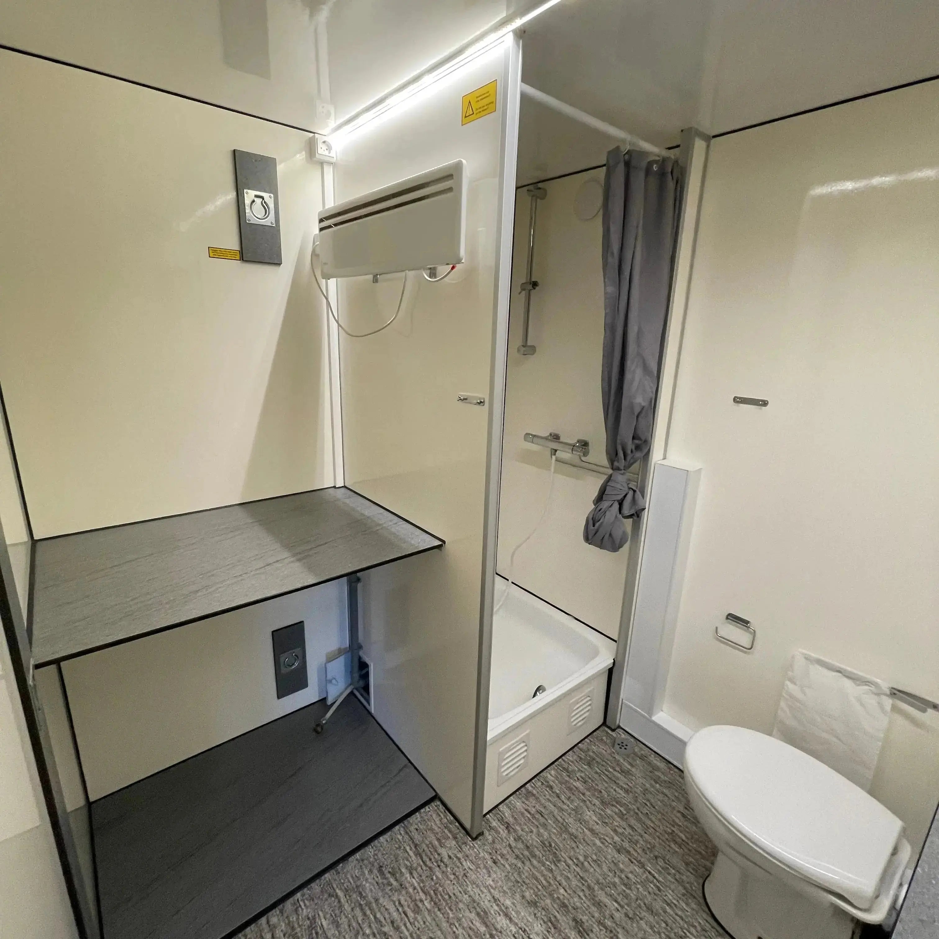 Badmobil 240 - m. kværntoilet-Køb brugte letvogne og skurvogne hos Letvogne.dk – Stort udvalg og hurtig levering