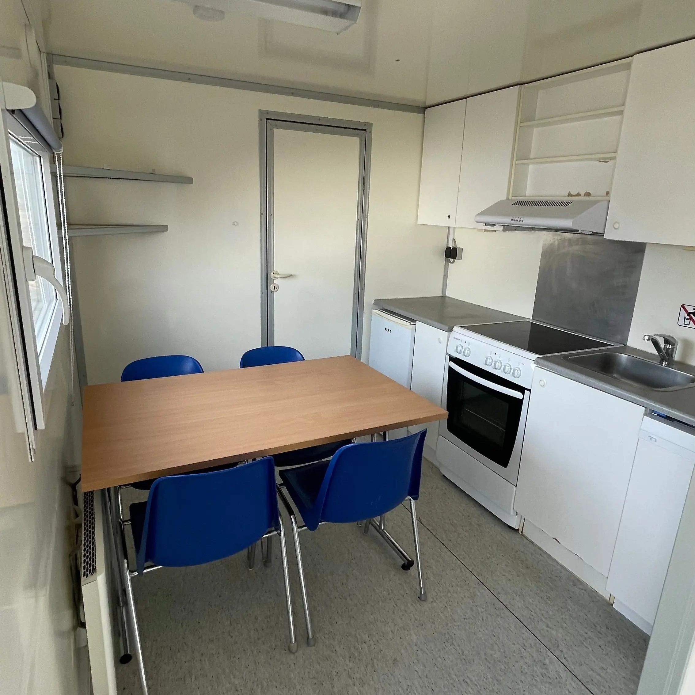 Beboelsesvogn 2-4 personers - VA Type 730-Køb brugte letvogne og skurvogne hos Letvogne.dk – Stort udvalg og hurtig levering