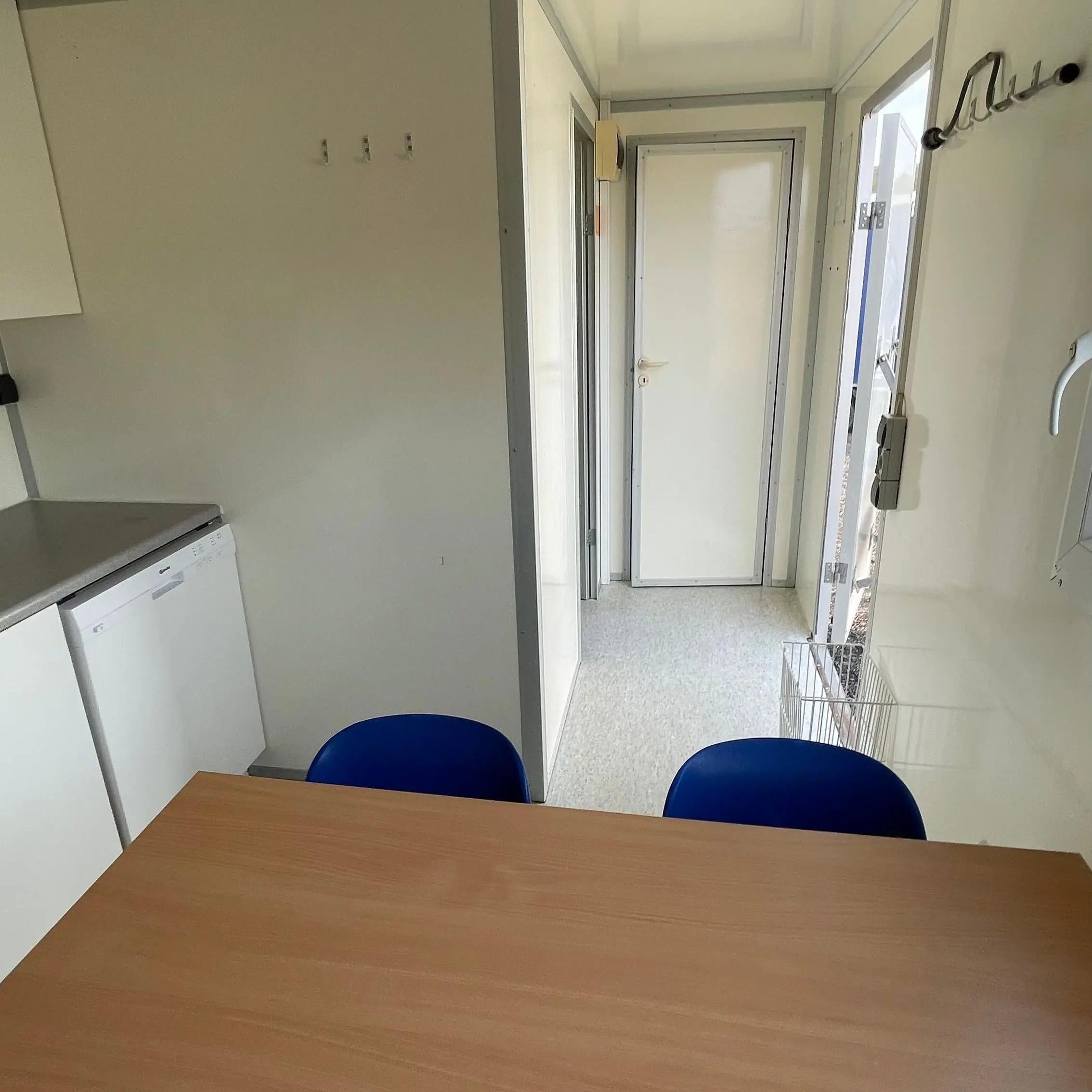 Beboelsesvogn 2-4 personers - VA Type 730-Køb brugte letvogne og skurvogne hos Letvogne.dk – Stort udvalg og hurtig levering