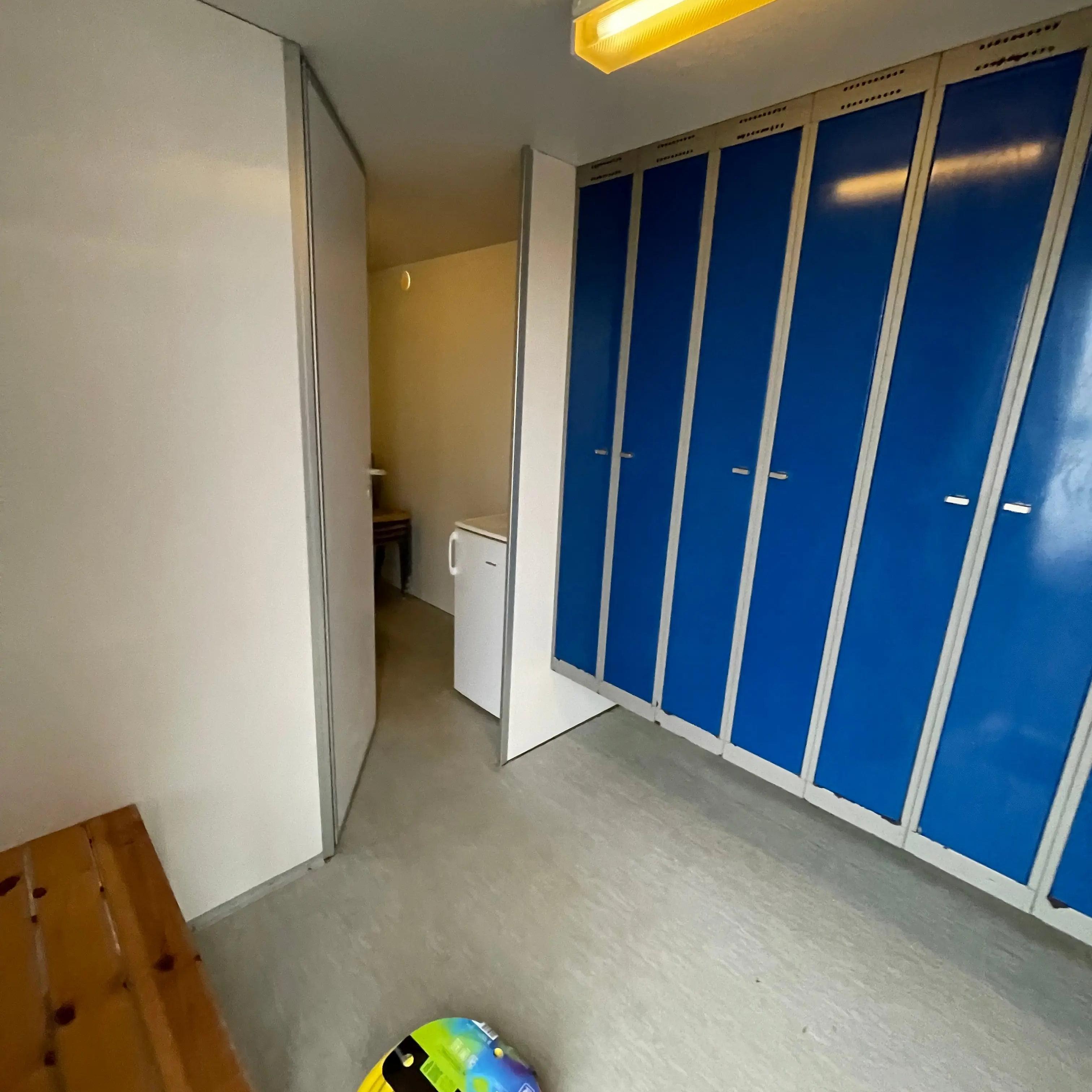 Mandskabsvogn 4 - personers Scanvogn-Køb brugte letvogne og skurvogne hos Letvogne.dk – Stort udvalg og hurtig levering