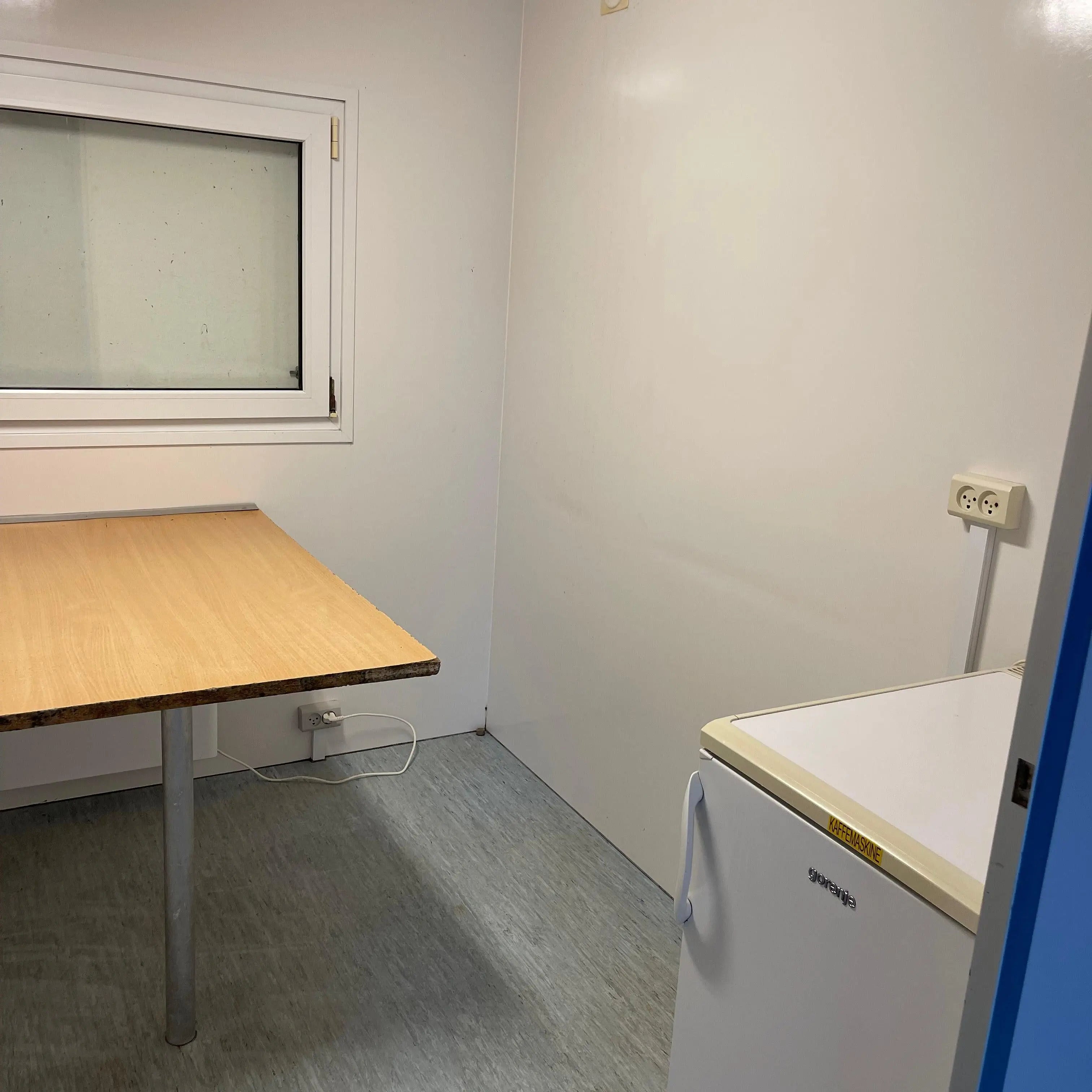 Mandskabsvogn 4 - personers Scanvogn-Køb brugte letvogne og skurvogne hos Letvogne.dk – Stort udvalg og hurtig levering