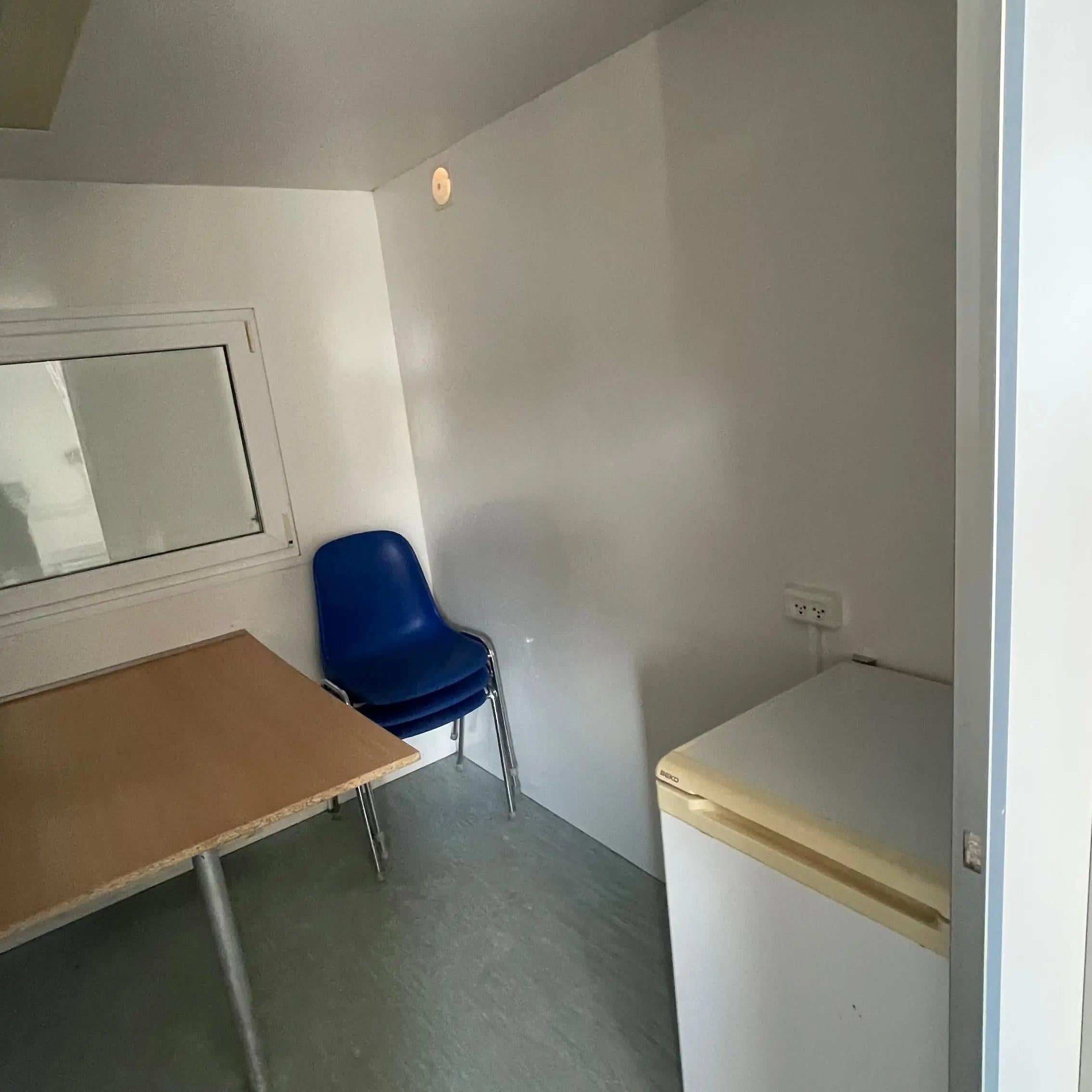 Mandskabsvogn 4 personers m. tank - Type 570 - Årgang 2004-Køb brugte letvogne og skurvogne hos Letvogne.dk – Stort udvalg og hurtig levering